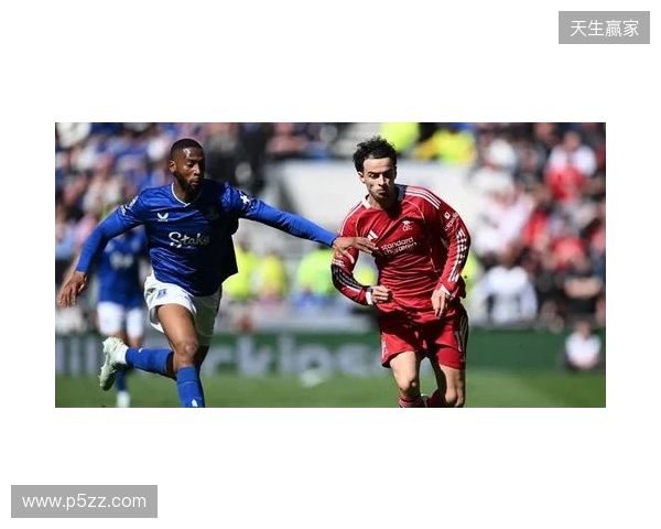 记者：琼斯正考虑结束16年红军生涯，维拉热刺国米有意